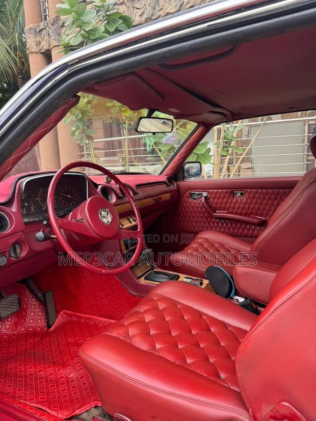 Mercedes-Benz W123 1978 Black · Photo 6