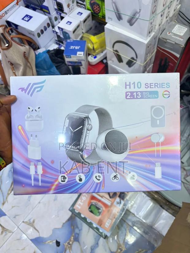 Smartwatch With Earbuds, Power Bank and More · Photo 8