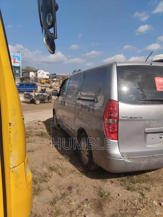 Hyundai Starex 2018 Silver · Photo 4