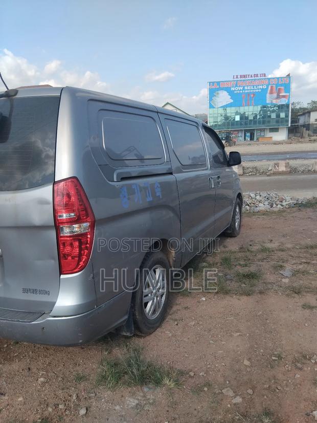 Hyundai Starex 2018 Silver · Photo 5