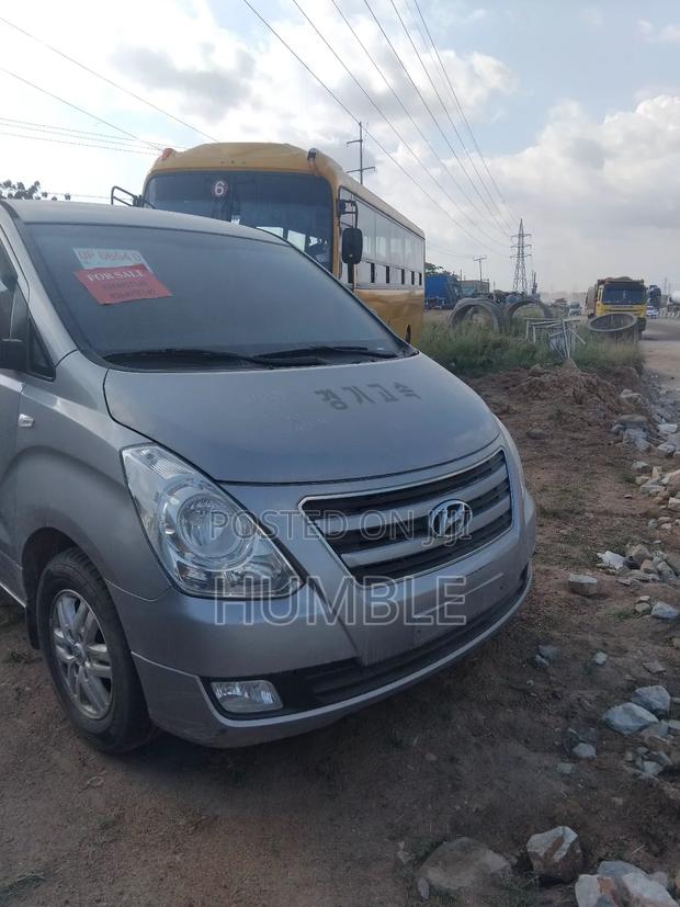 Hyundai Starex 2018 Silver · Photo 6