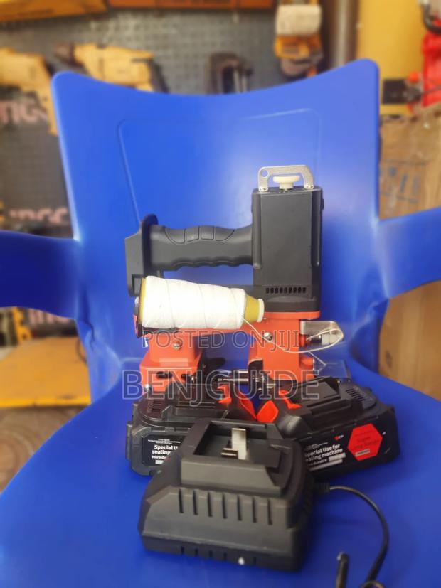 Cordless Sack Closing/ Sewing Machine · Photo 3
