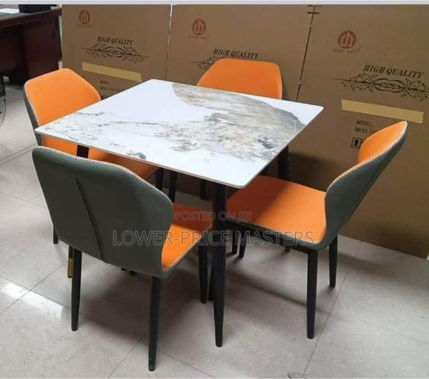 4 Seater Marble Dining Table · Photo 2