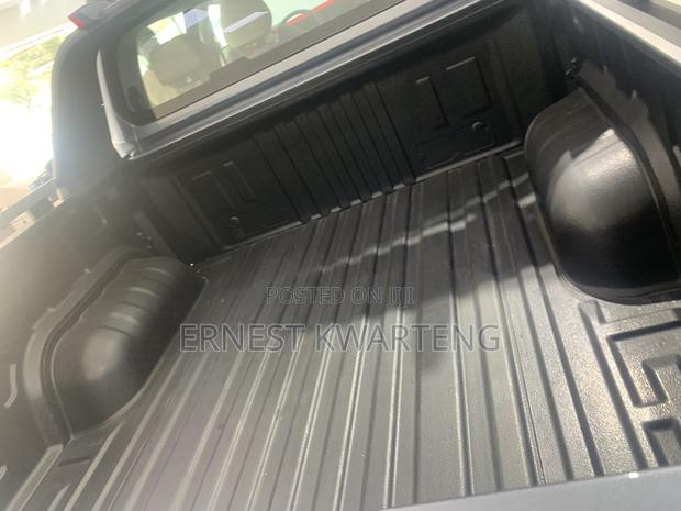 New Changan Hunter Plus 2.0 Petrol 4x4 2025 Gray · Photo 3