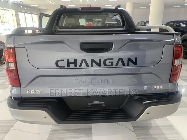 New Changan Hunter Plus 2.0 Petrol 4x4 2025 Gray · Photo 4