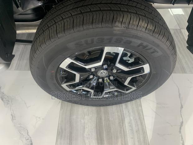 New Changan Hunter Plus 2.0 Petrol 4x4 2025 Gray · Photo 6