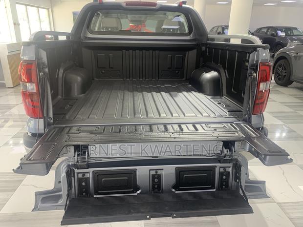New Changan Hunter Plus 2.0 Petrol 4x4 2025 Gray · Photo 5