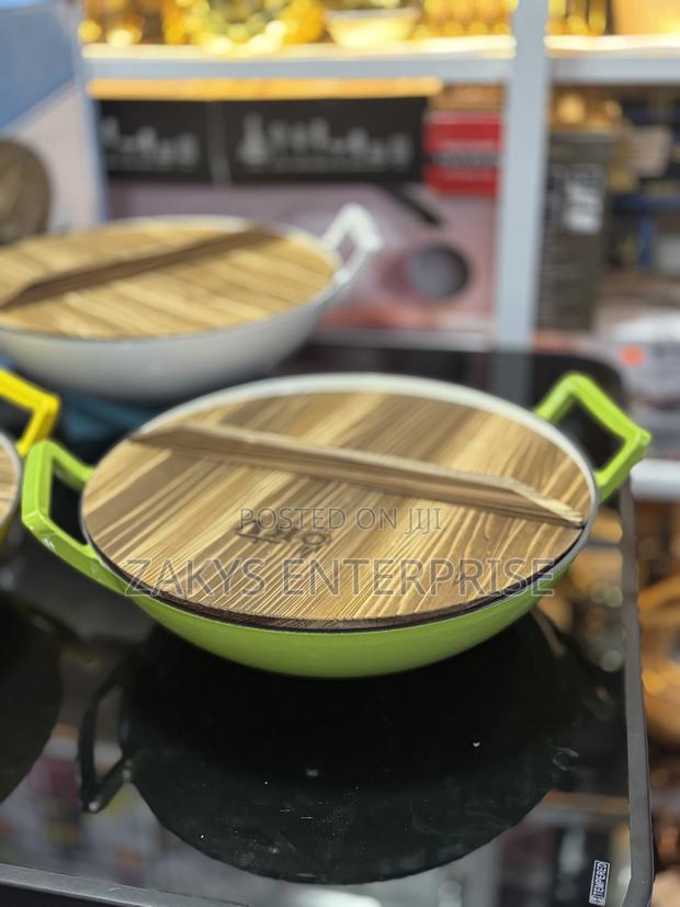 Cast Iron Wok Pan 36cm · Photo 2