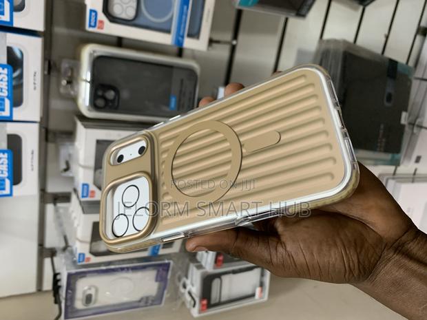 iPhone 17 Pro Max Iridescent Case · Photo 3