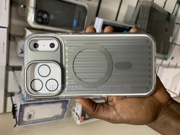 iPhone 17 Pro Max Iridescent Case · Photo 5