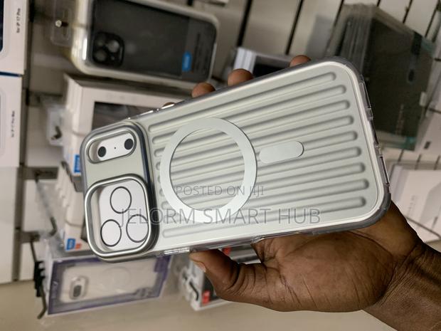 iPhone 17 Pro Max Iridescent Case · Photo 6