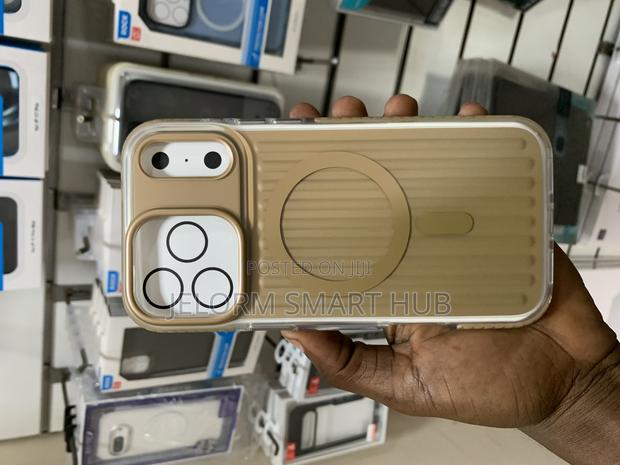 iPhone 17 Pro Max Iridescent Case · Photo 2