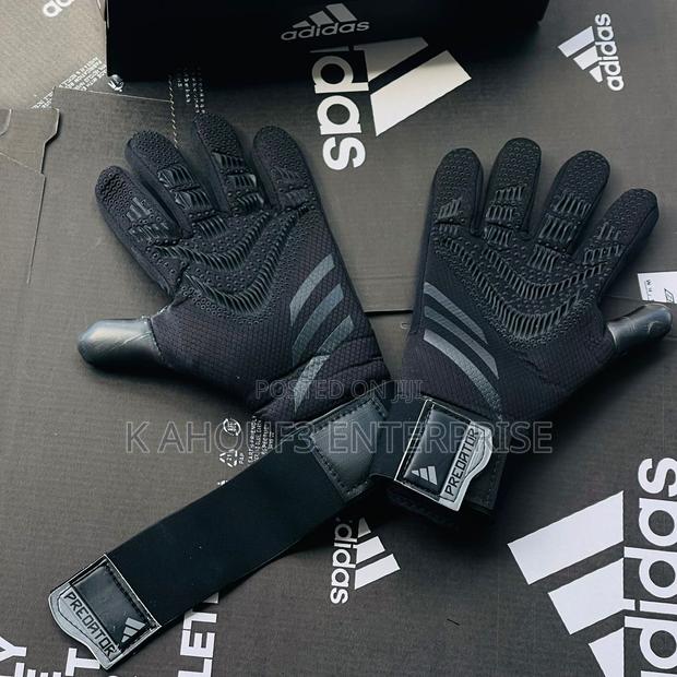 Adidas Goal Keeper Gloves · Photo 4