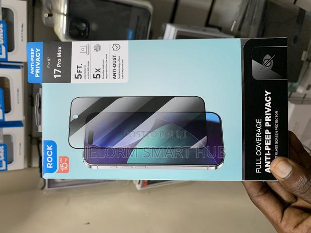 iPhone 17 Pro Max Clear and Privacy Screen Protector · Photo 6