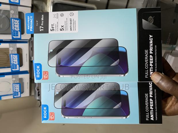 iPhone 17 Pro Max Clear and Privacy Screen Protector · Photo 5