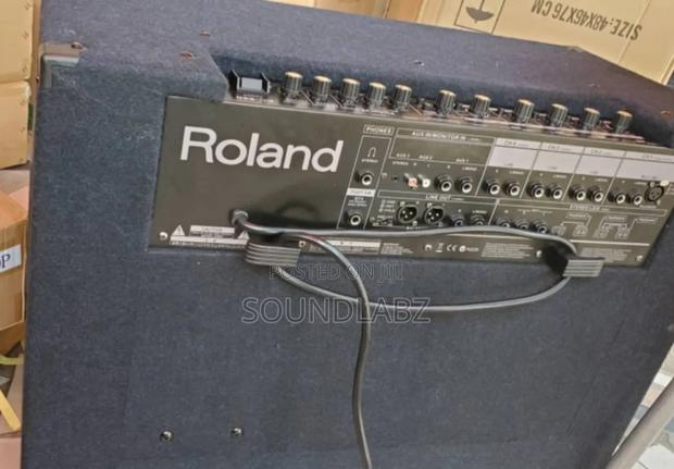 Roland Kc-880 Stereo Keyboard Amplifier. · Photo 2