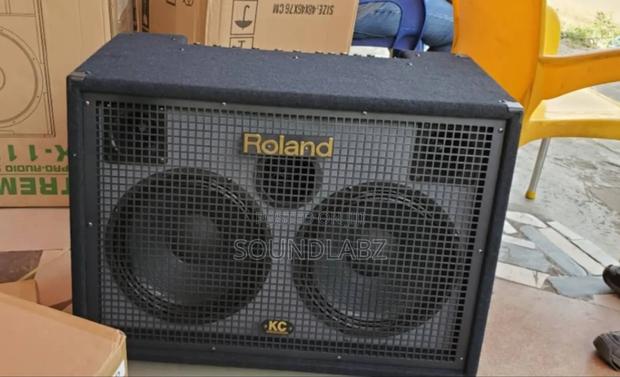 Roland Kc-880 Stereo Keyboard Amplifier. · Photo 1
