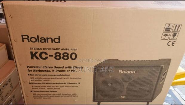 Roland Kc-880 Stereo Keyboard Amplifier. · Photo 3