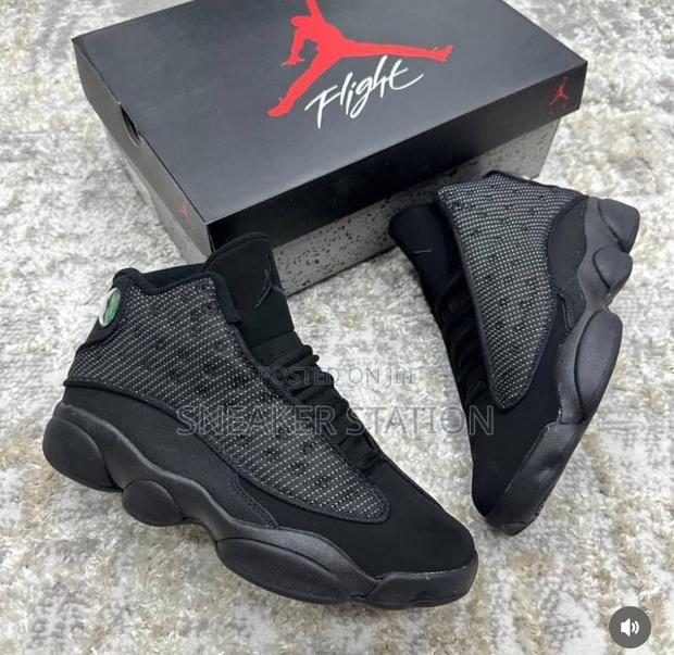 Air Jordan Retro 13 All Black · Photo 2