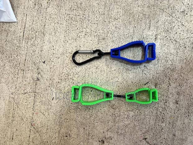 Glove Clips · Photo 3