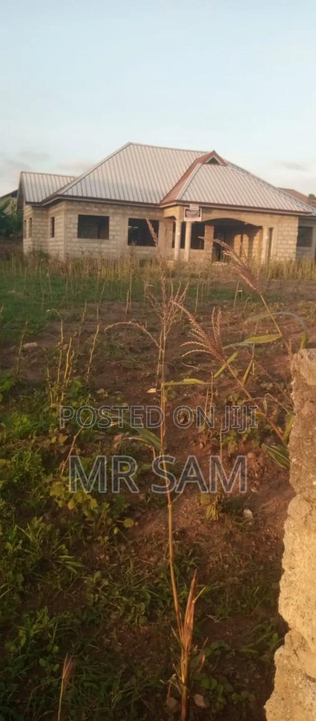 2plot of Land With 3bedroom Uncompleted for Sale at Tuba Road · Photo 1