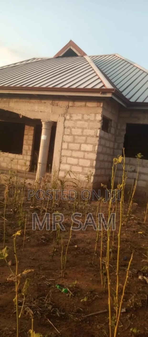 2plot of Land With 3bedroom Uncompleted for Sale at Tuba Road · Photo 2