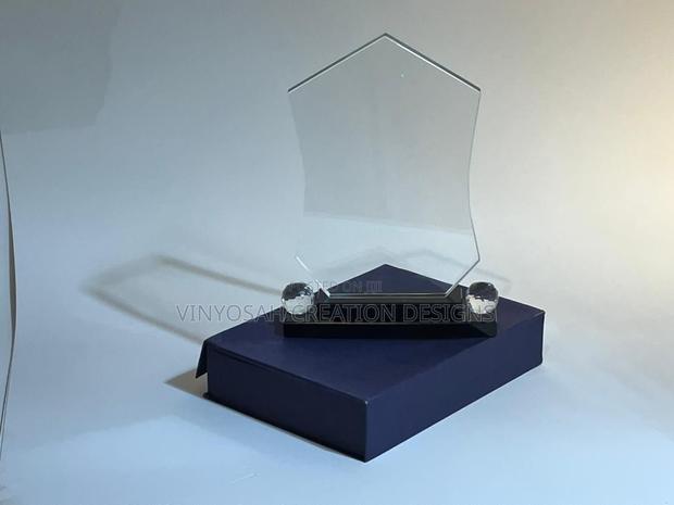 Crystal Plaque With Branding · Photo 3