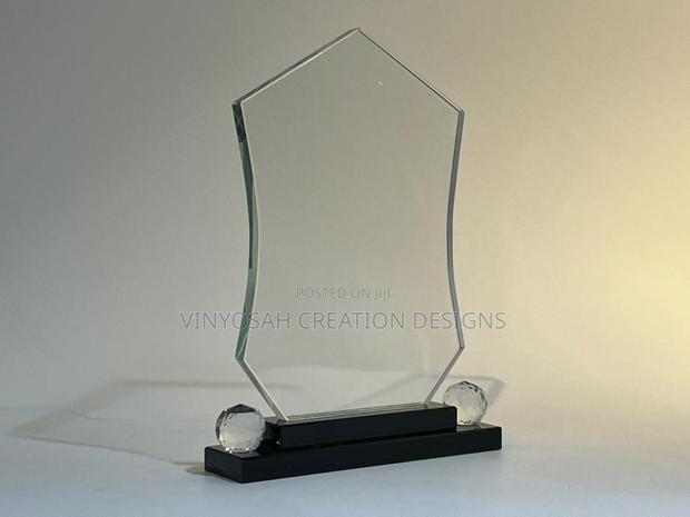 Crystal Plaque With Branding · Photo 5
