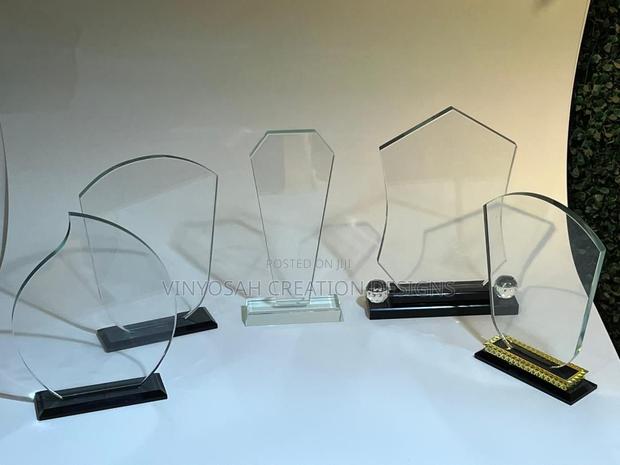 Crystal Plaque With Branding · Photo 2