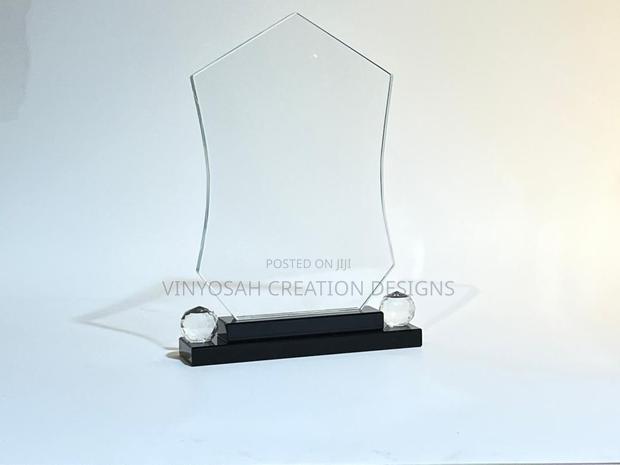 Crystal Plaque With Branding · Photo 6