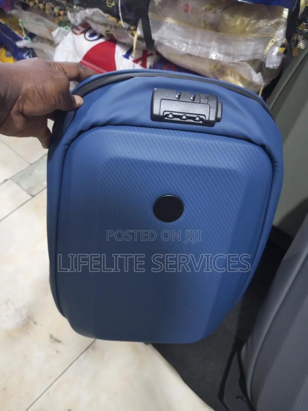 Sleek Laptop Bag With Anti Theft Design · Photo 1