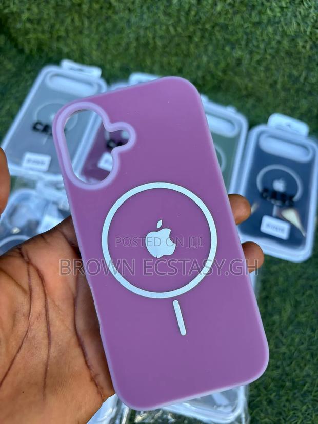iPhone 17 and 17 Air Advance Silicone Case · Photo 3