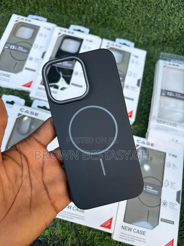 iPhone 16/ 16 Plus/ 16 Pro Silicone Case · Photo 1