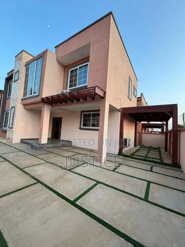 Furnished 3bdrm Townhouse / Terrace in East Airport, Tseaddo for rent · Photo 1