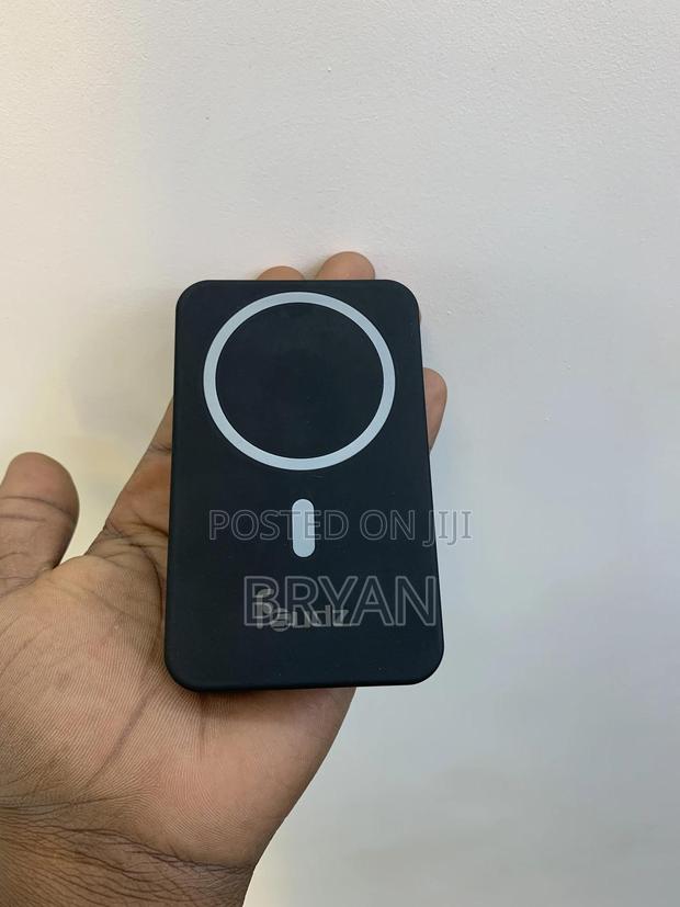 Wireless Power Bank · Photo 4