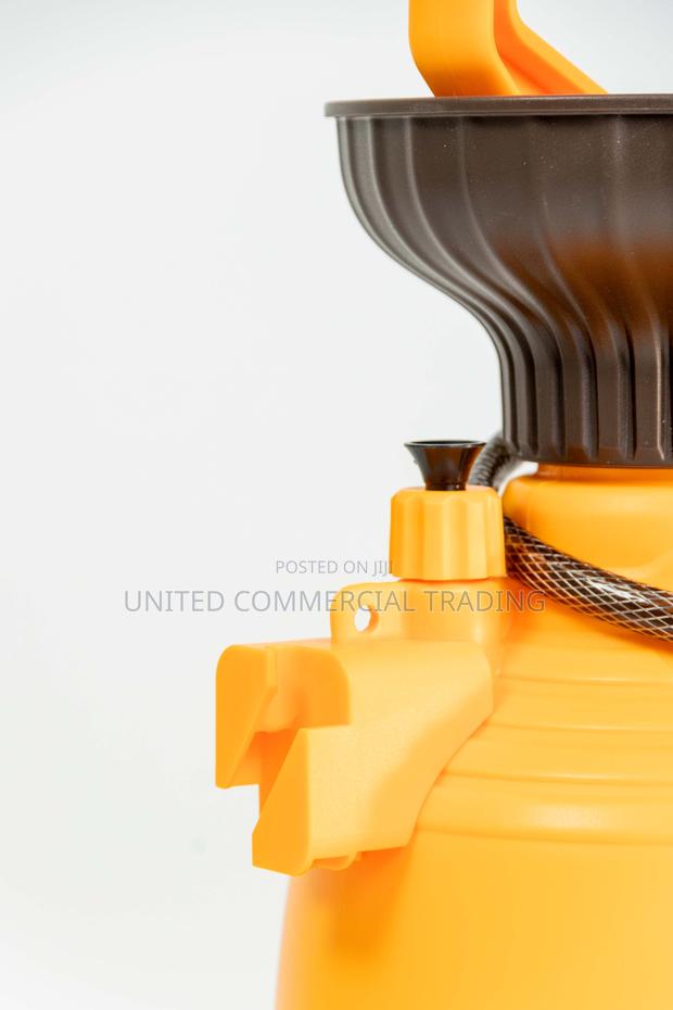 Pressure Sprayer · Photo 3