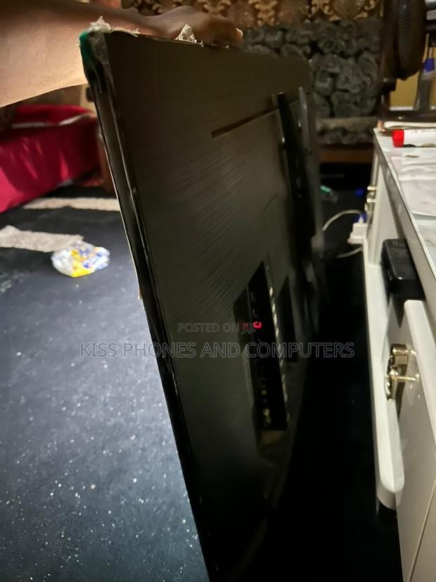 Samsung Led 50inches Smart TV · Photo 2