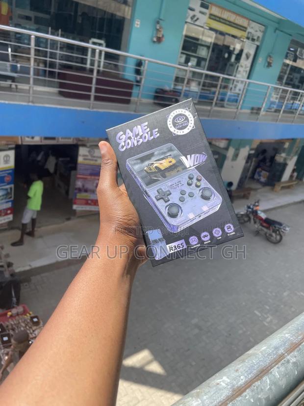 Game Console Retro Game R36s With 10000 Classic Games · Photo 3