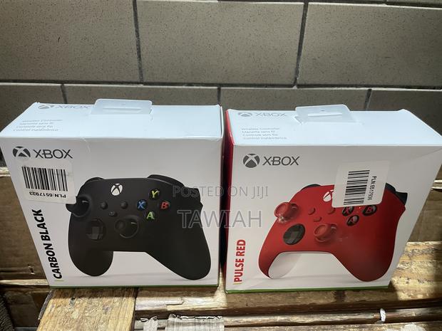 Xbox Series Controllers · Photo 1