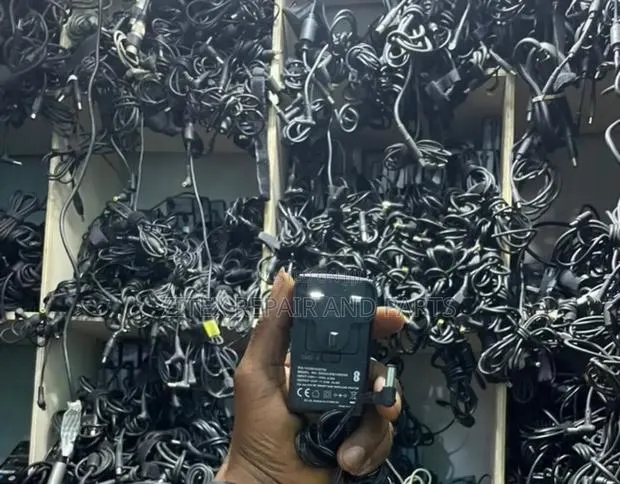 Hp Big Pin Charger · Photo 1