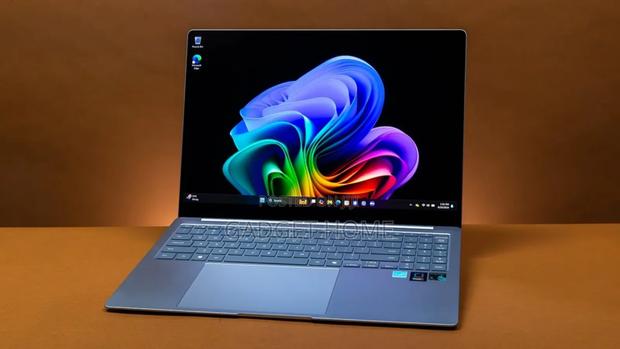 New Samsung Galaxy Book4 16GB Qualcomm Snapdragon X Plus SSD 512GB · Photo 1