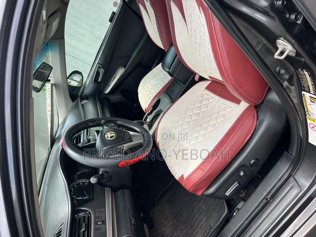Toyota Camry SE 4dr Sedan (2.5L 4cyl 6A) 2014 Gray · Photo 7