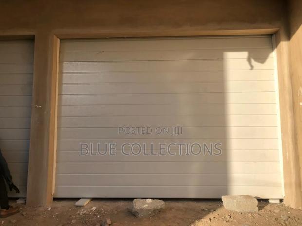 Automatic Garage Door · Photo 1