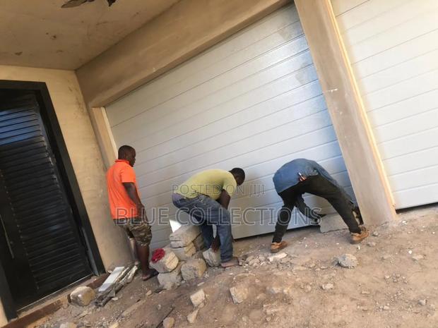 Remote Control Garage Door · Photo 1