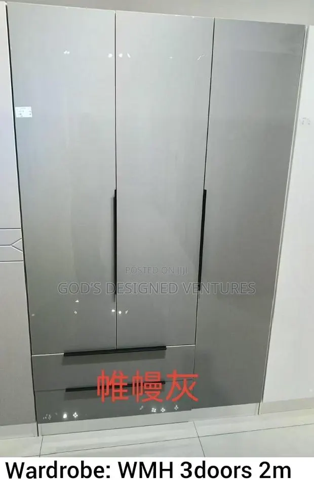 Durable and Nice Looking 3 Door Wardrobe · Photo 1