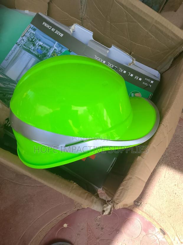 Safety Helmet With Reflectors · Photo 1