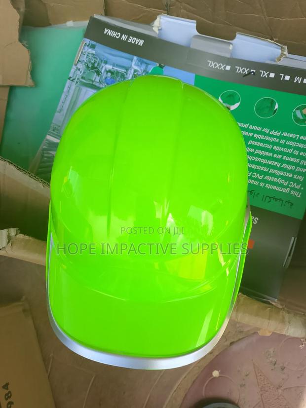 Safety Helmet With Reflectors · Photo 5