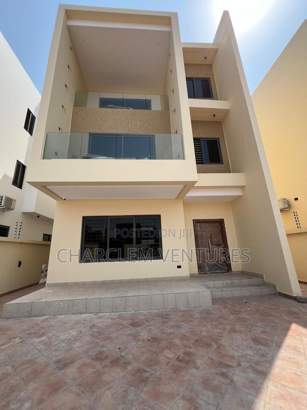 5bdrm House in Charclem Ventures, A&C Mall Area for sale · Photo 2