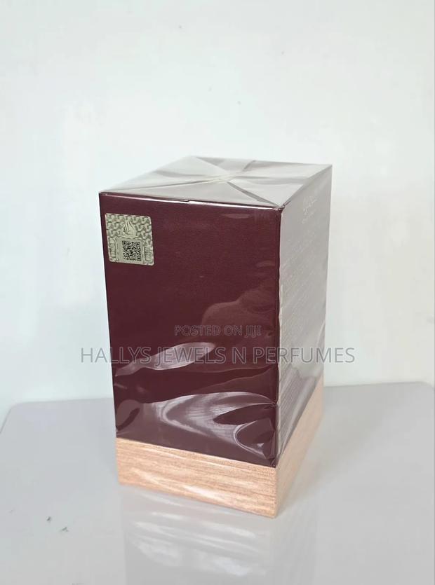 Khamrah Perfume by Lattafa · Photo 5