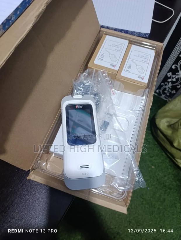 Masimo Handheld Pulse Oximeter – Clinical Grade Spo2 Monitor · Photo 1